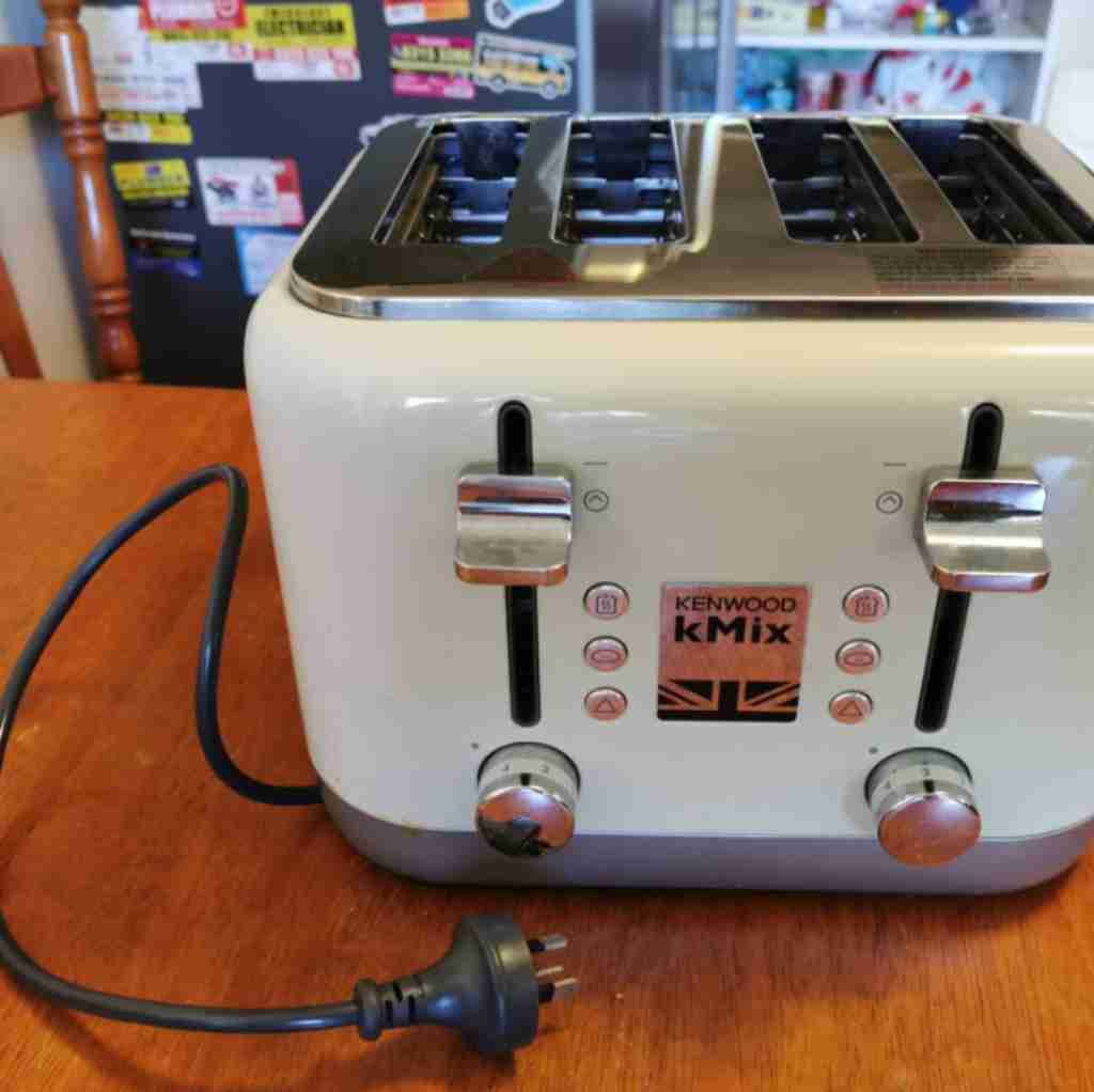 悉尼 交易 衣包饰品 KENWOOD kMix 4 片烤面包机 79刀 Parramatta  低价转让近新名牌 