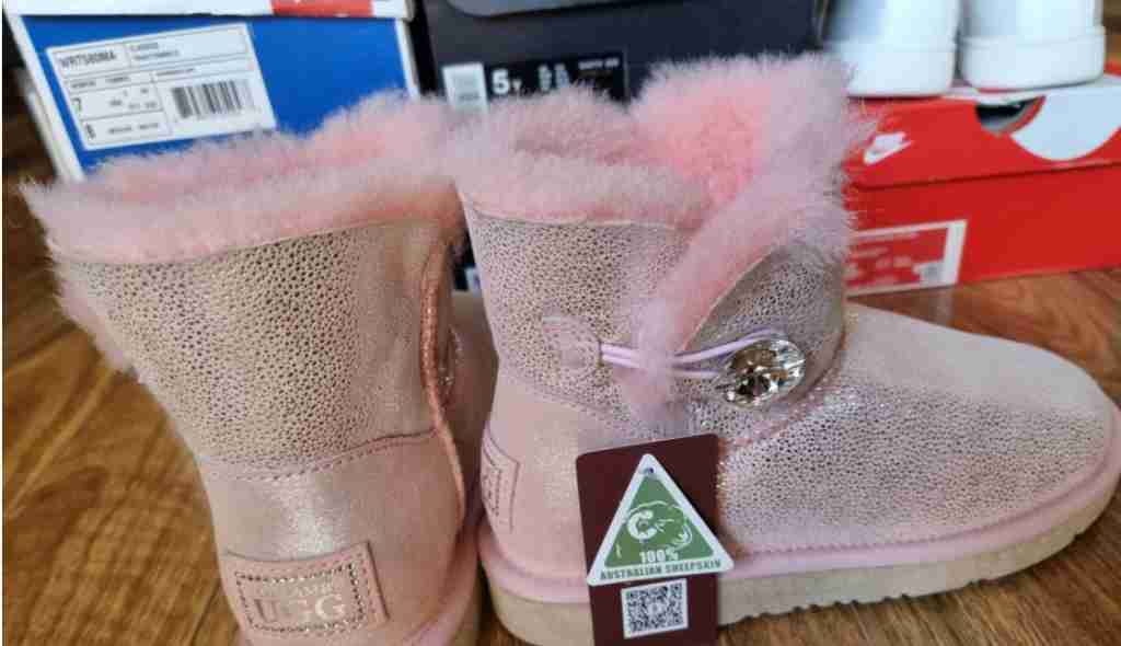 悉尼 交易 衣包饰品  全新UGG女羊毛鞋 特价转  搬家出清