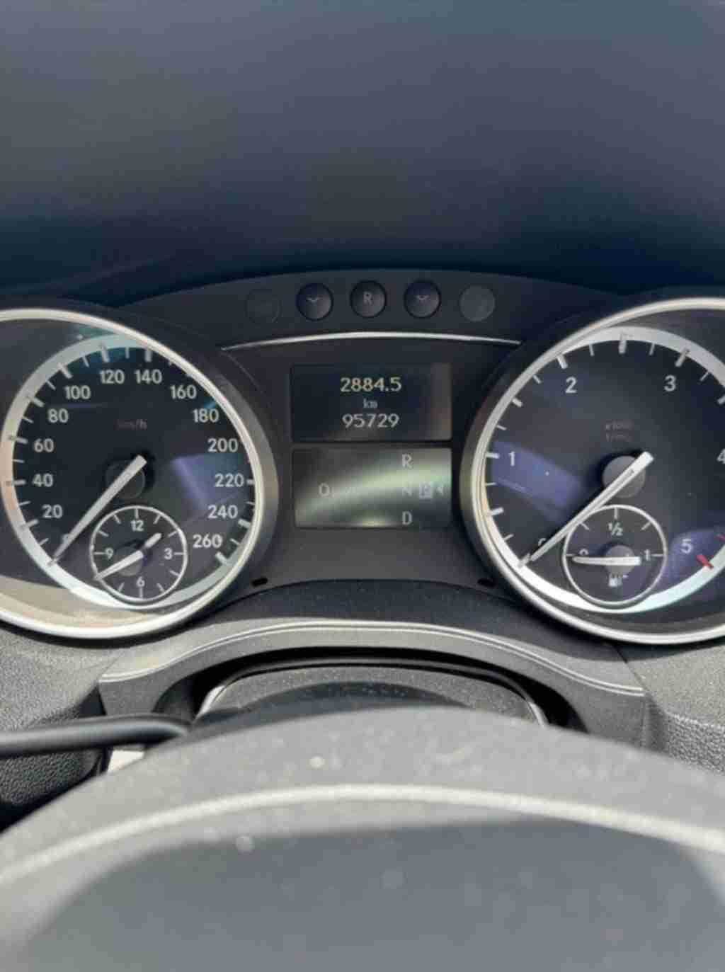 悉尼 二手车 旅行车 MercedesBenz  R300 CDI 30T 自动 2011年